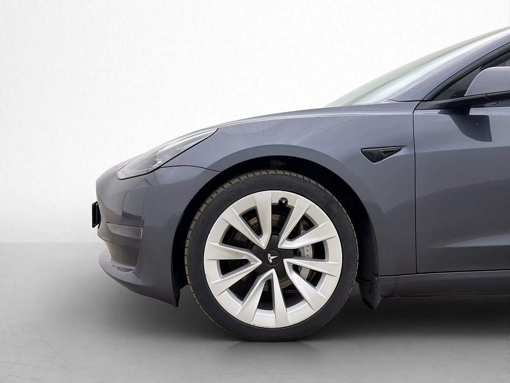 Vehicle Image 32