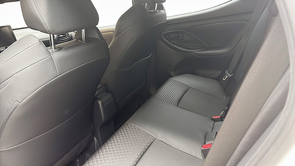 Vehicle Image 12