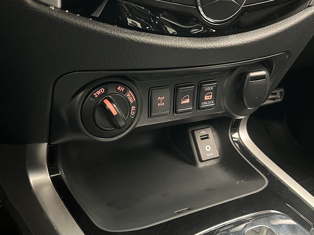 Vehicle Image 25