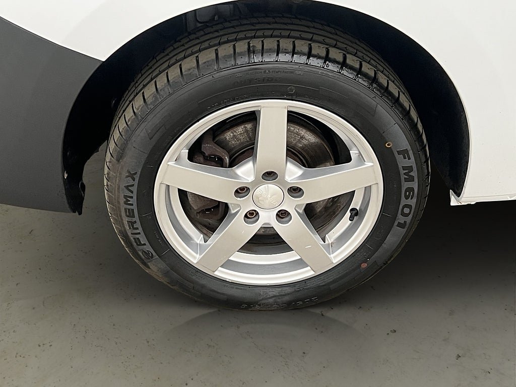 Vehicle Image 25
