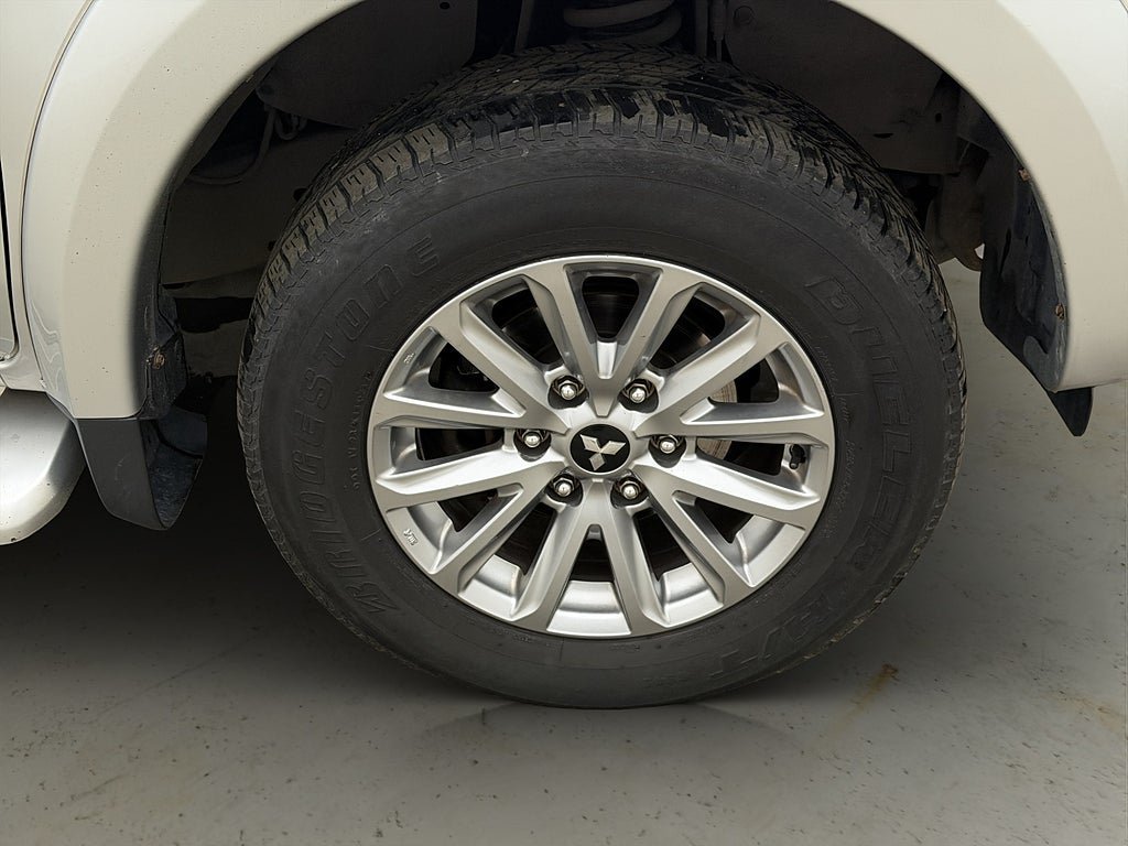 Vehicle Image 30
