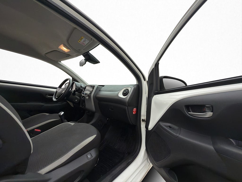 Vehicle Image 23