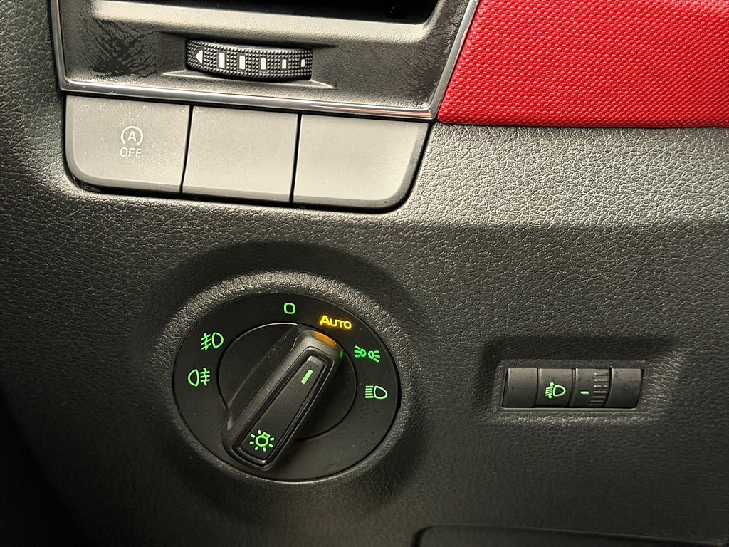 Vehicle Image 28