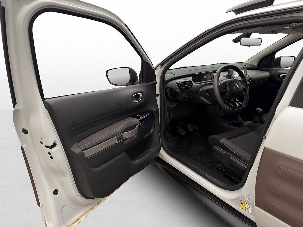Vehicle Image 10