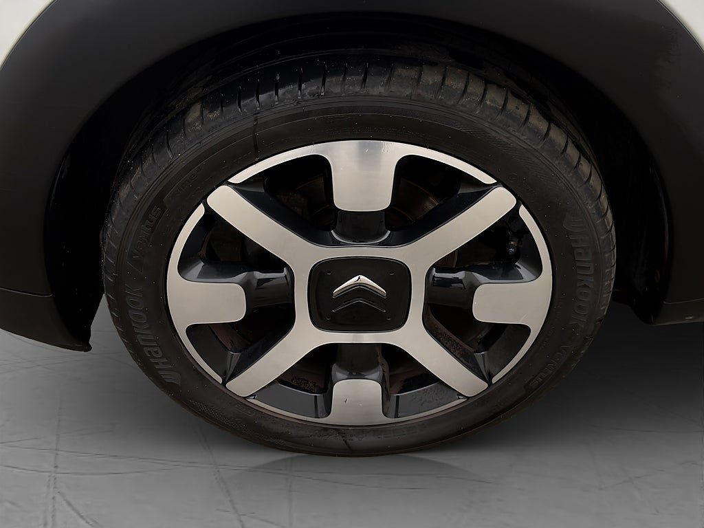 Vehicle Image 25