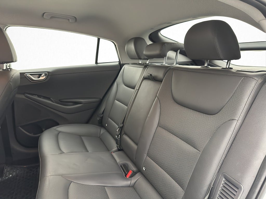 Vehicle Image 32