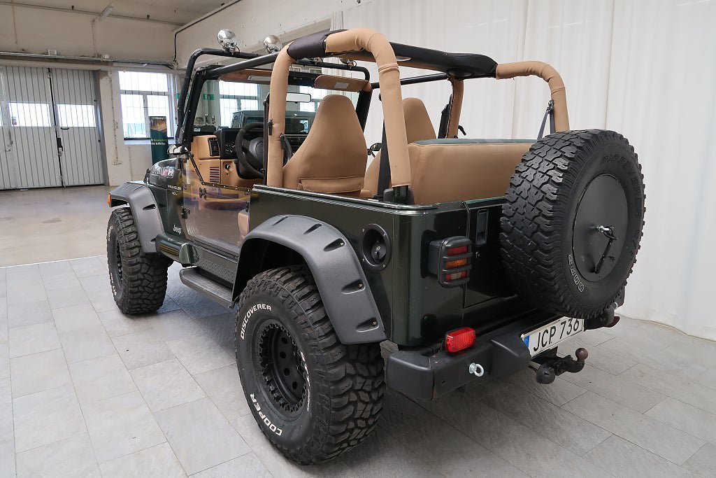 Vehicle Image 6
