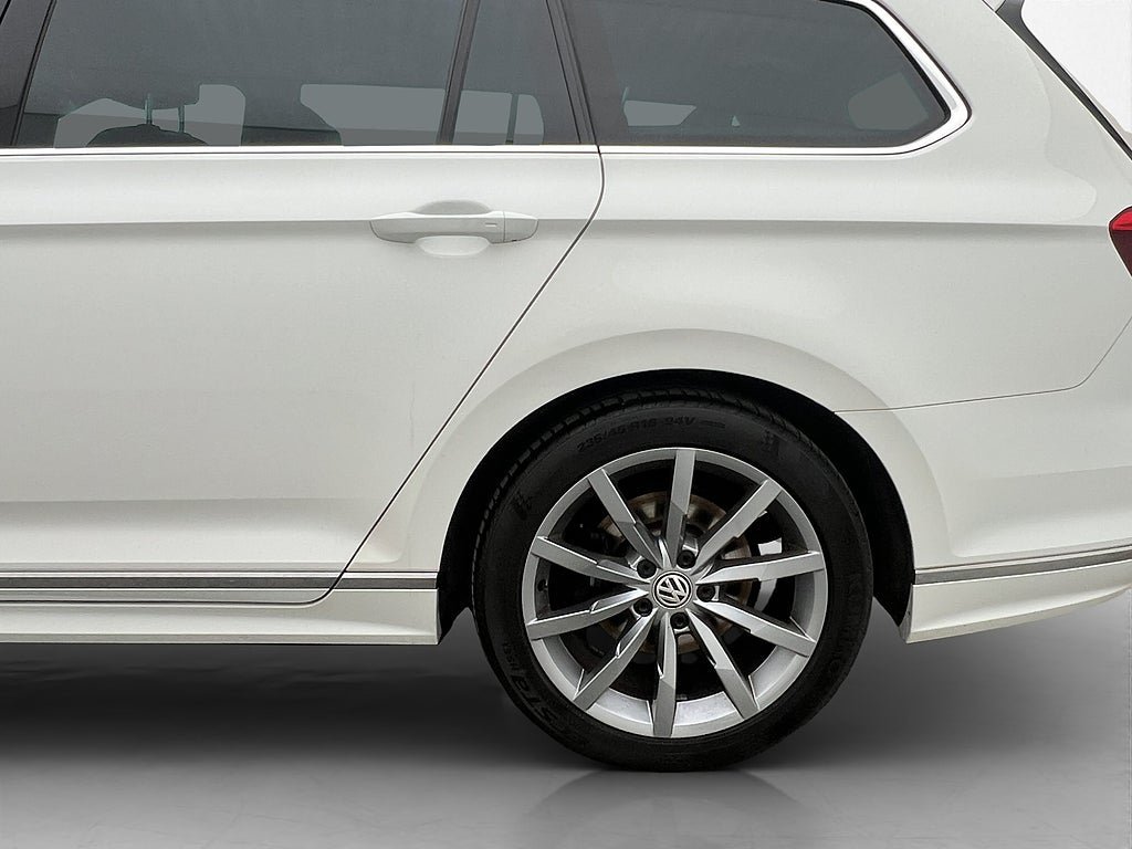 Vehicle Image 32