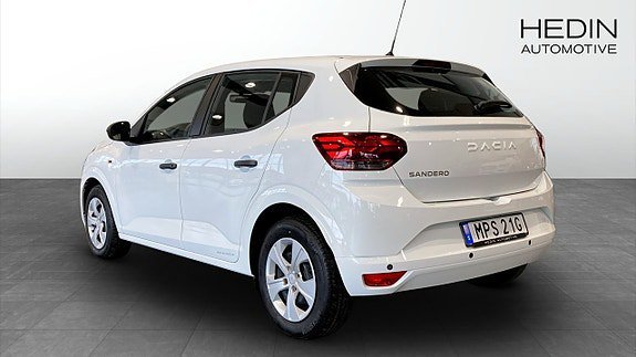 Vehicle Image 6