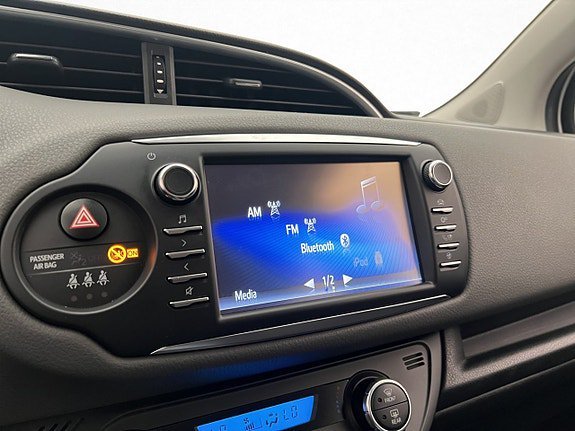 Vehicle Image 16