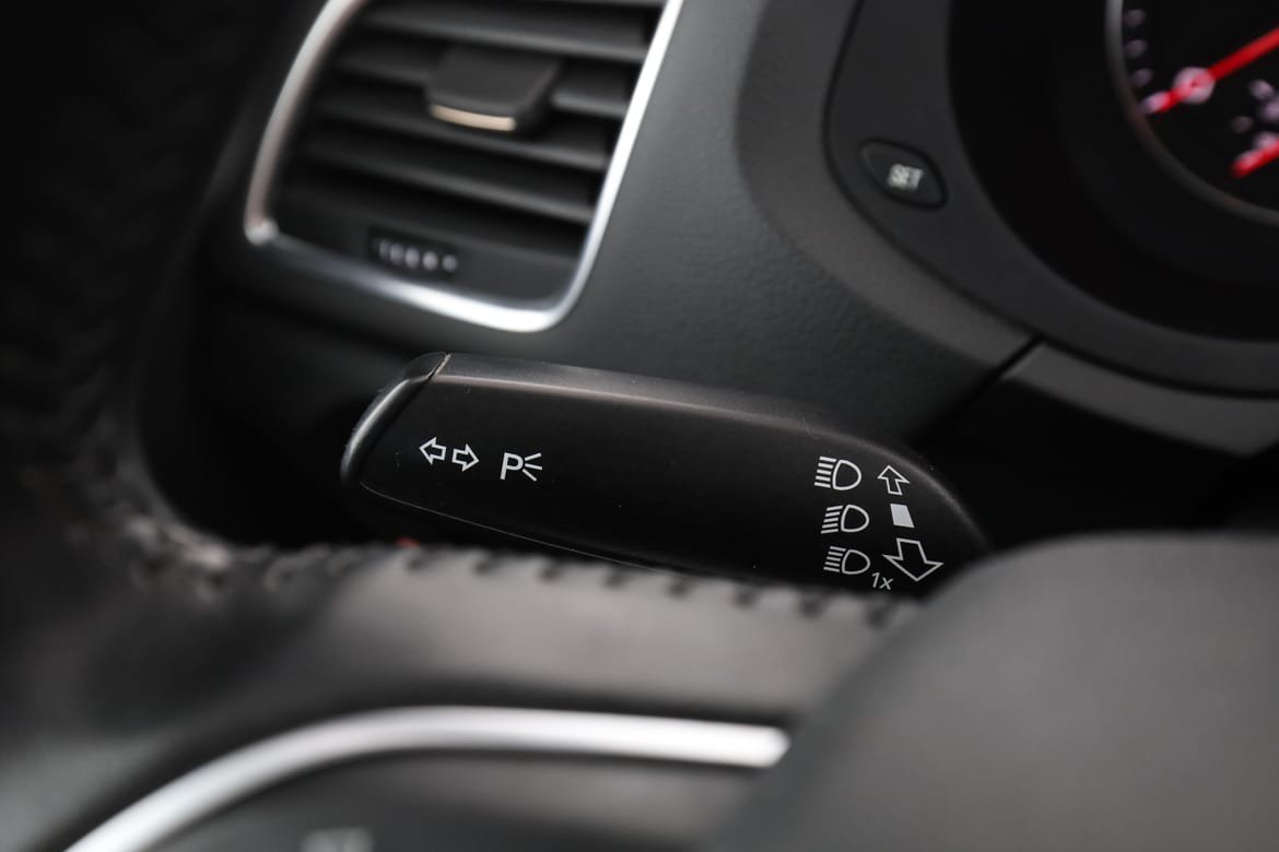 Vehicle Image 25