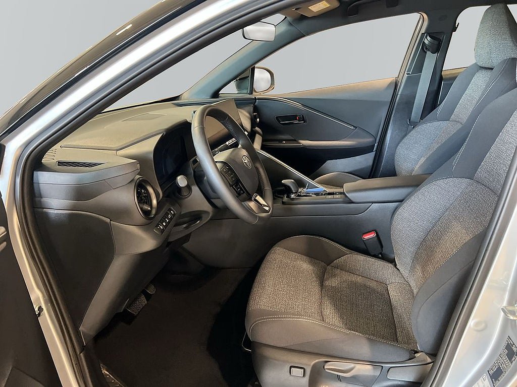 Vehicle Image 12