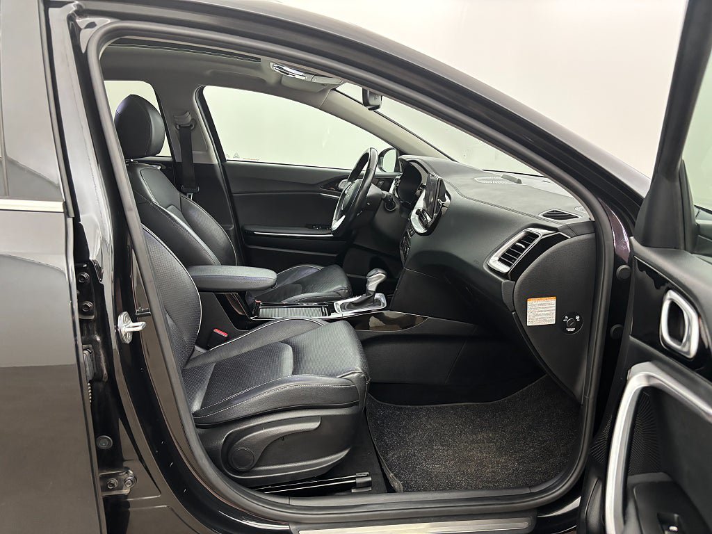 Vehicle Image 18