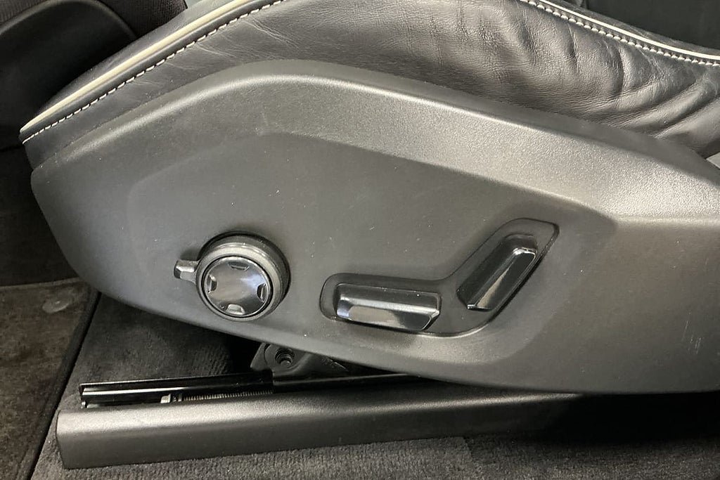 Vehicle Image 25