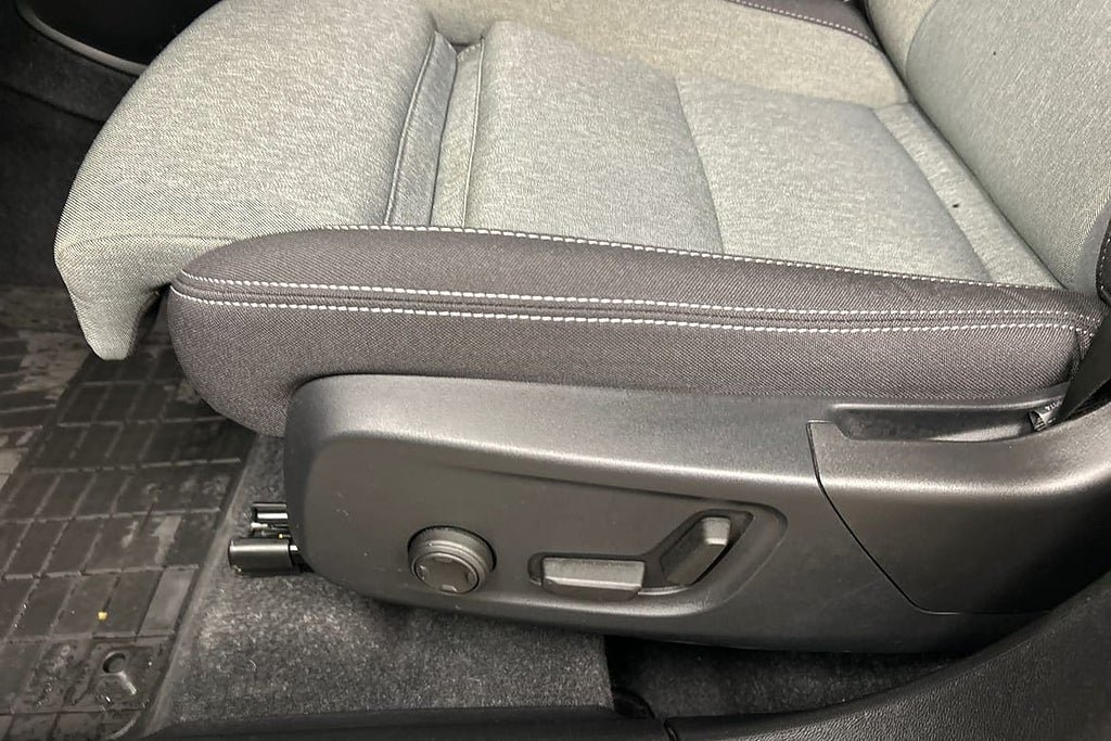 Vehicle Image 25