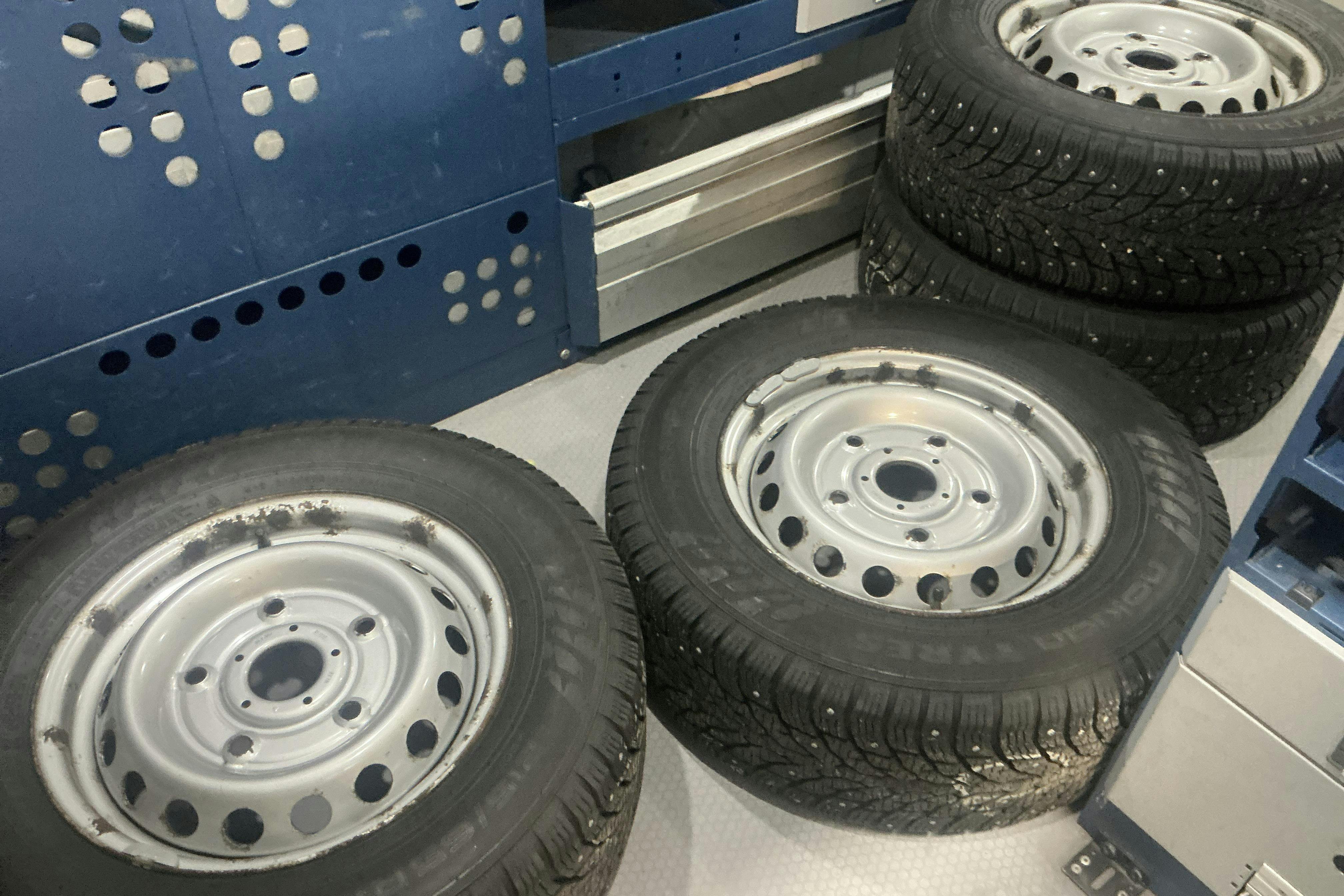 Vehicle Image 11