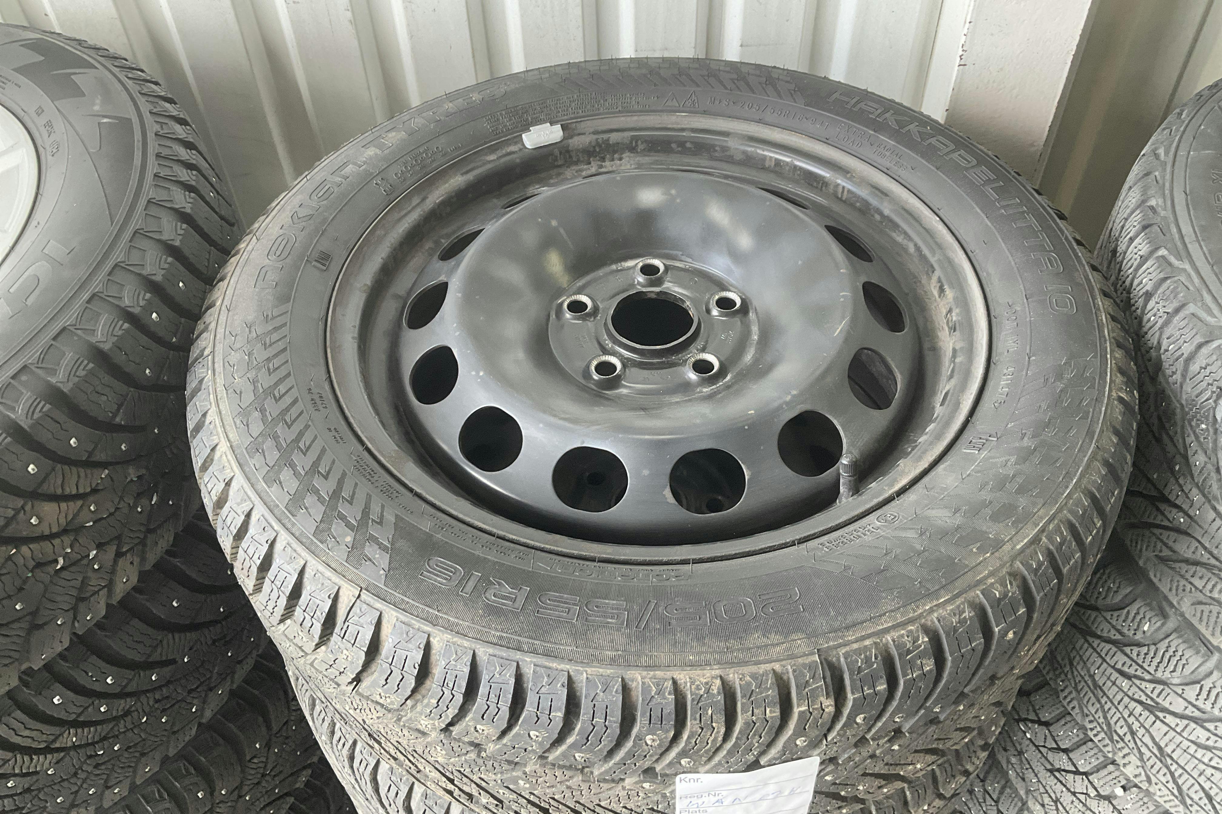 Vehicle Image 12