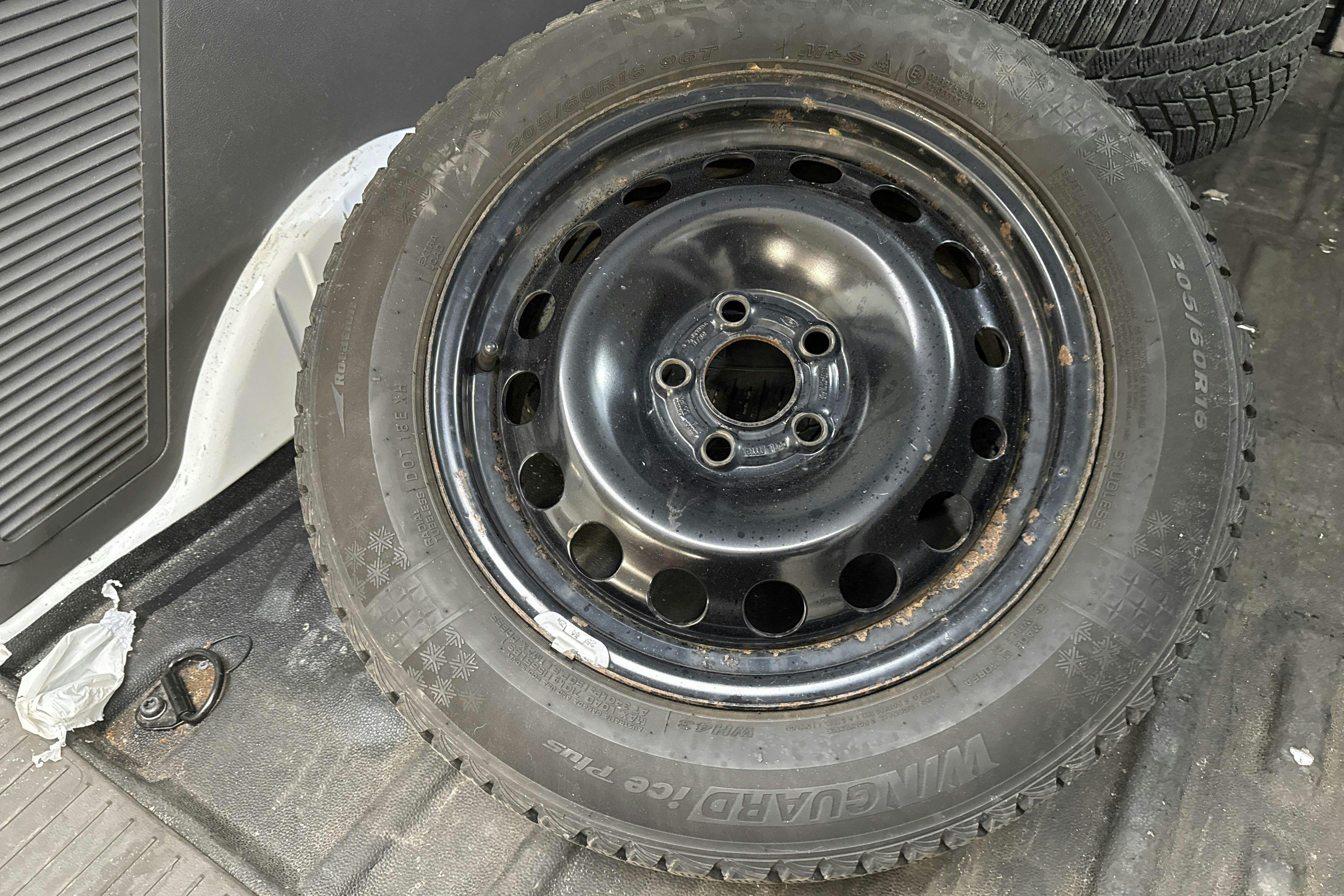Vehicle Image 13