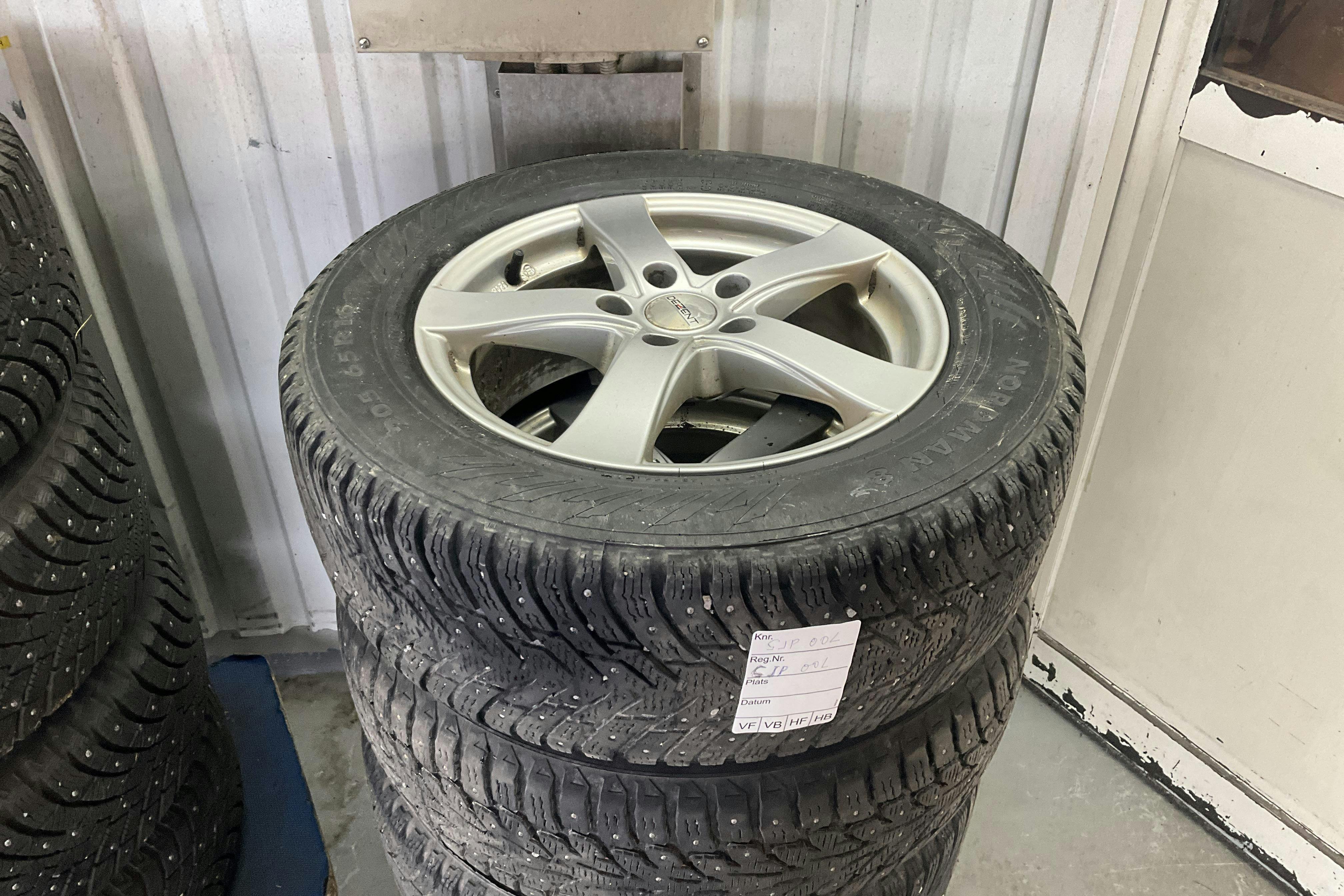 Vehicle Image 12
