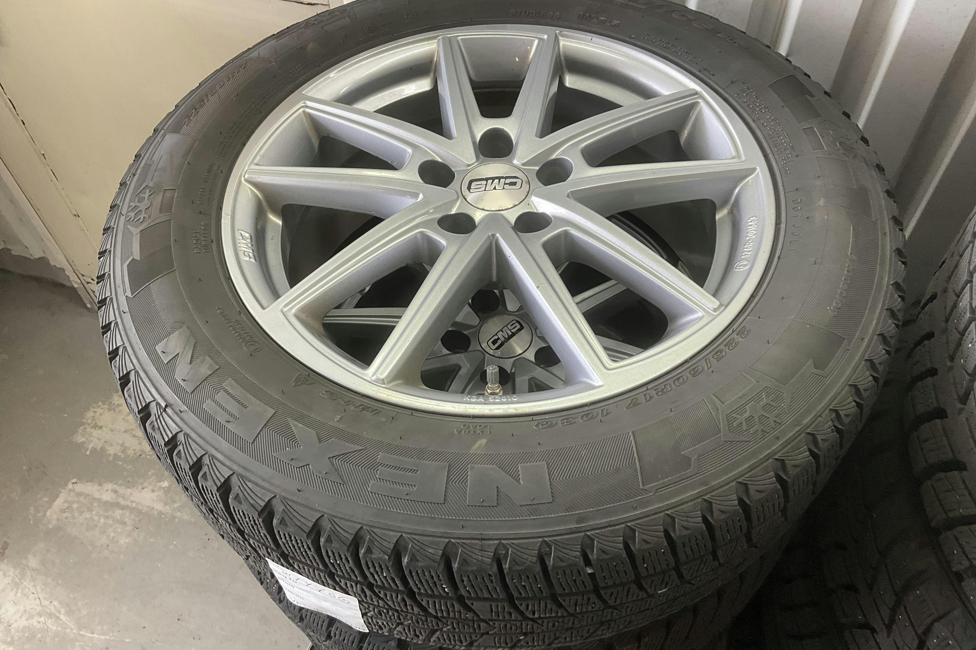 Vehicle Image 15