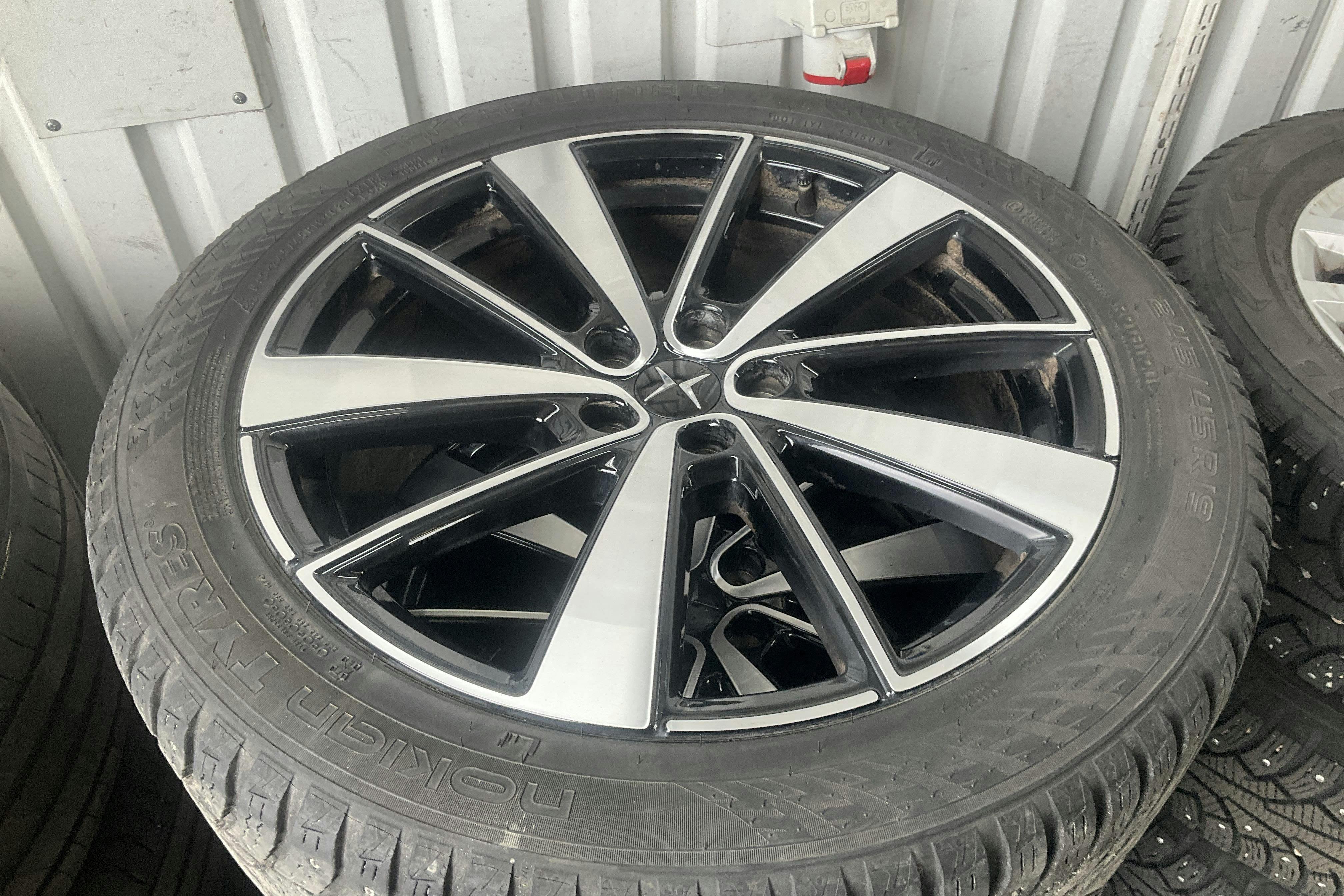 Vehicle Image 16