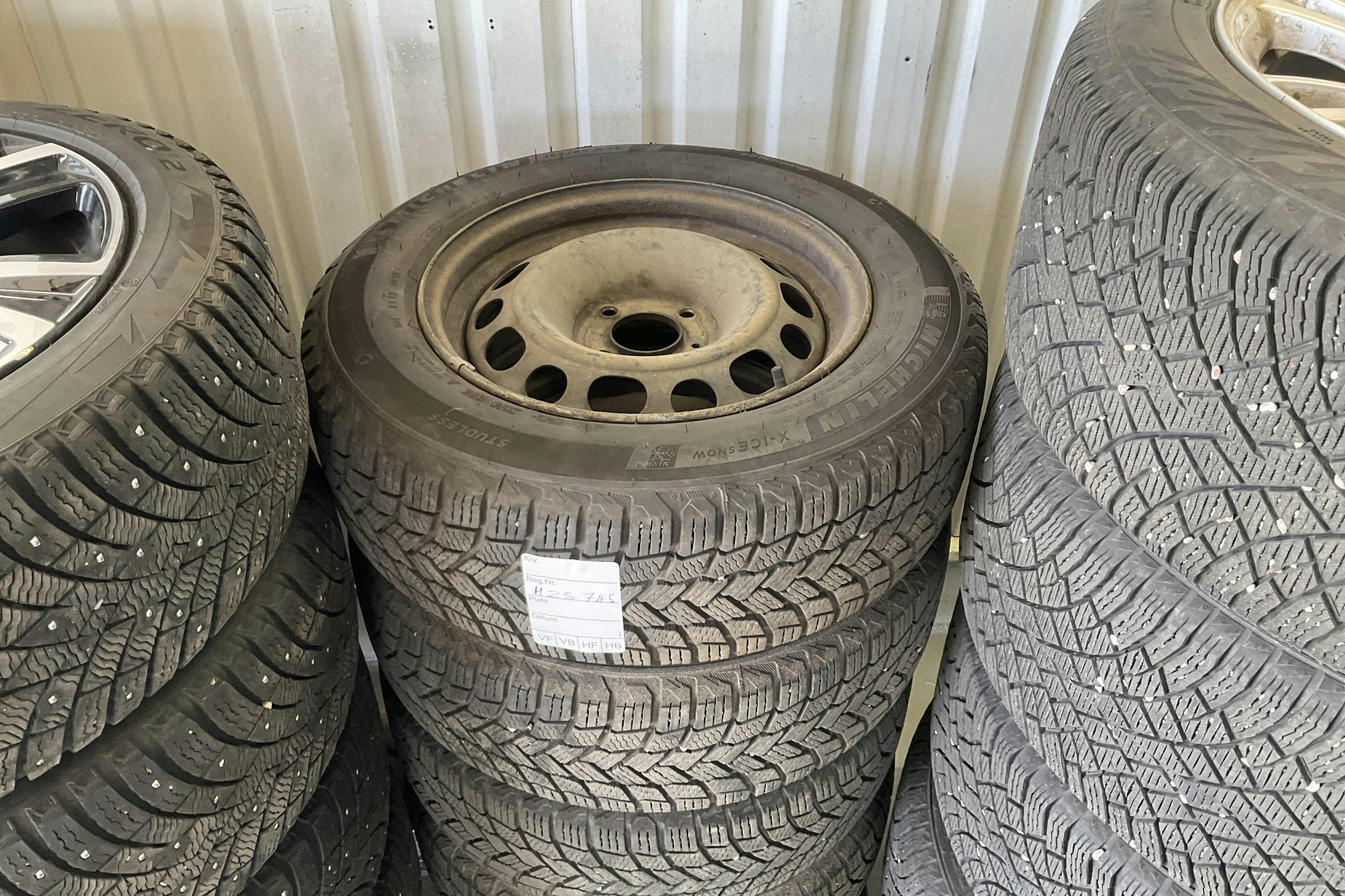 Vehicle Image 12