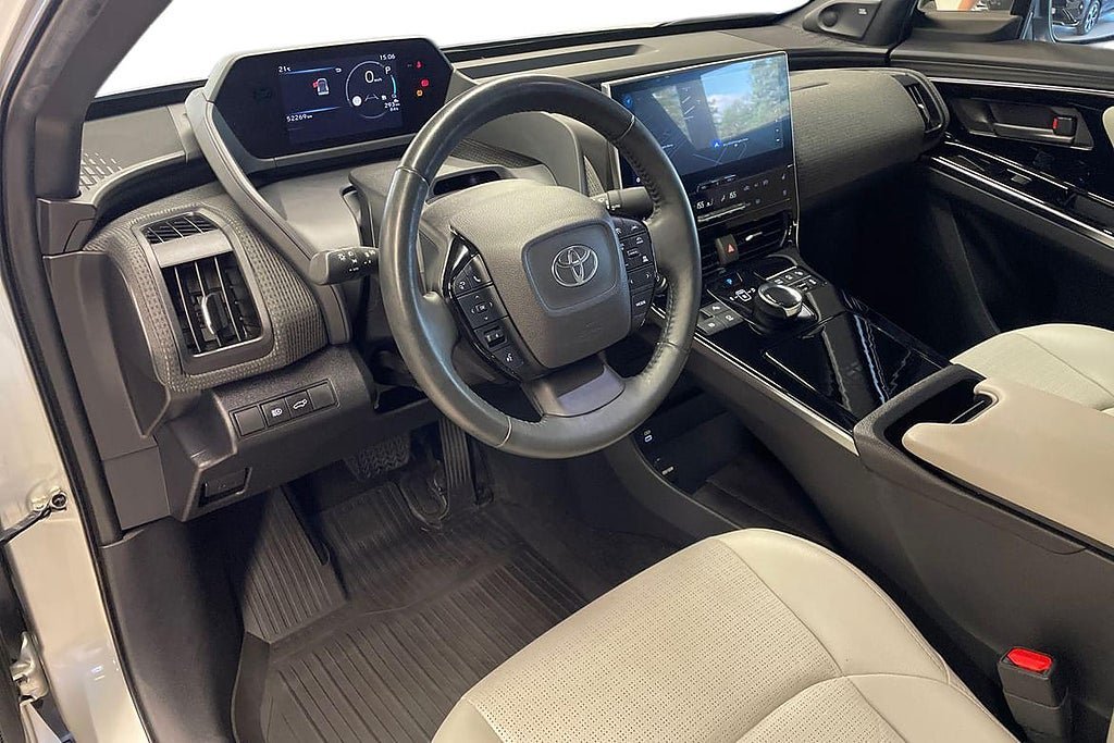 Vehicle Image 14