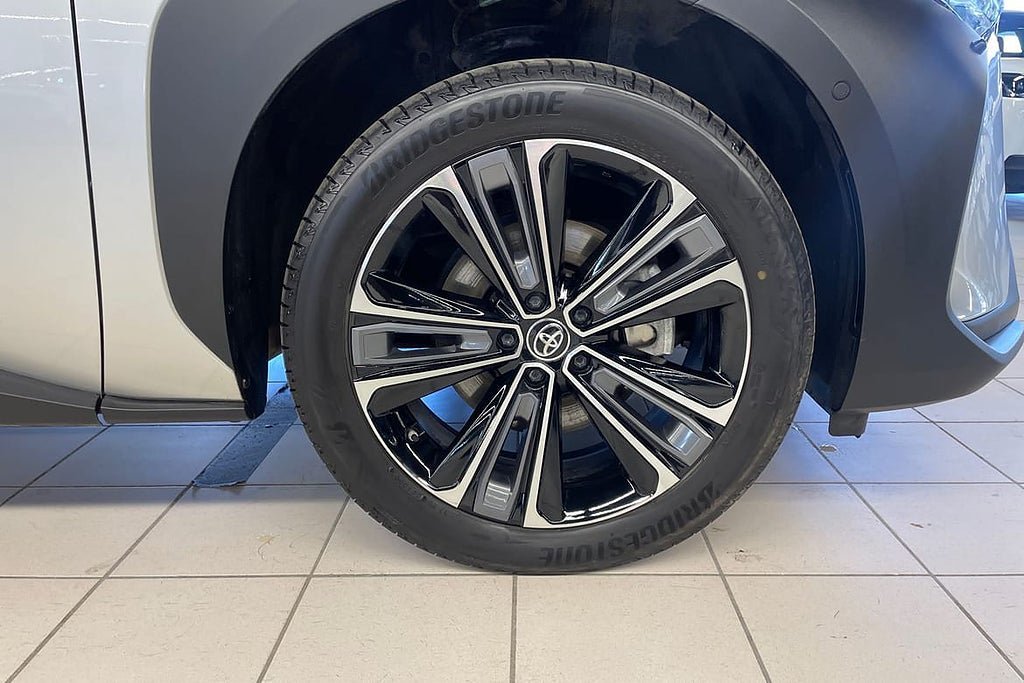 Vehicle Image 17