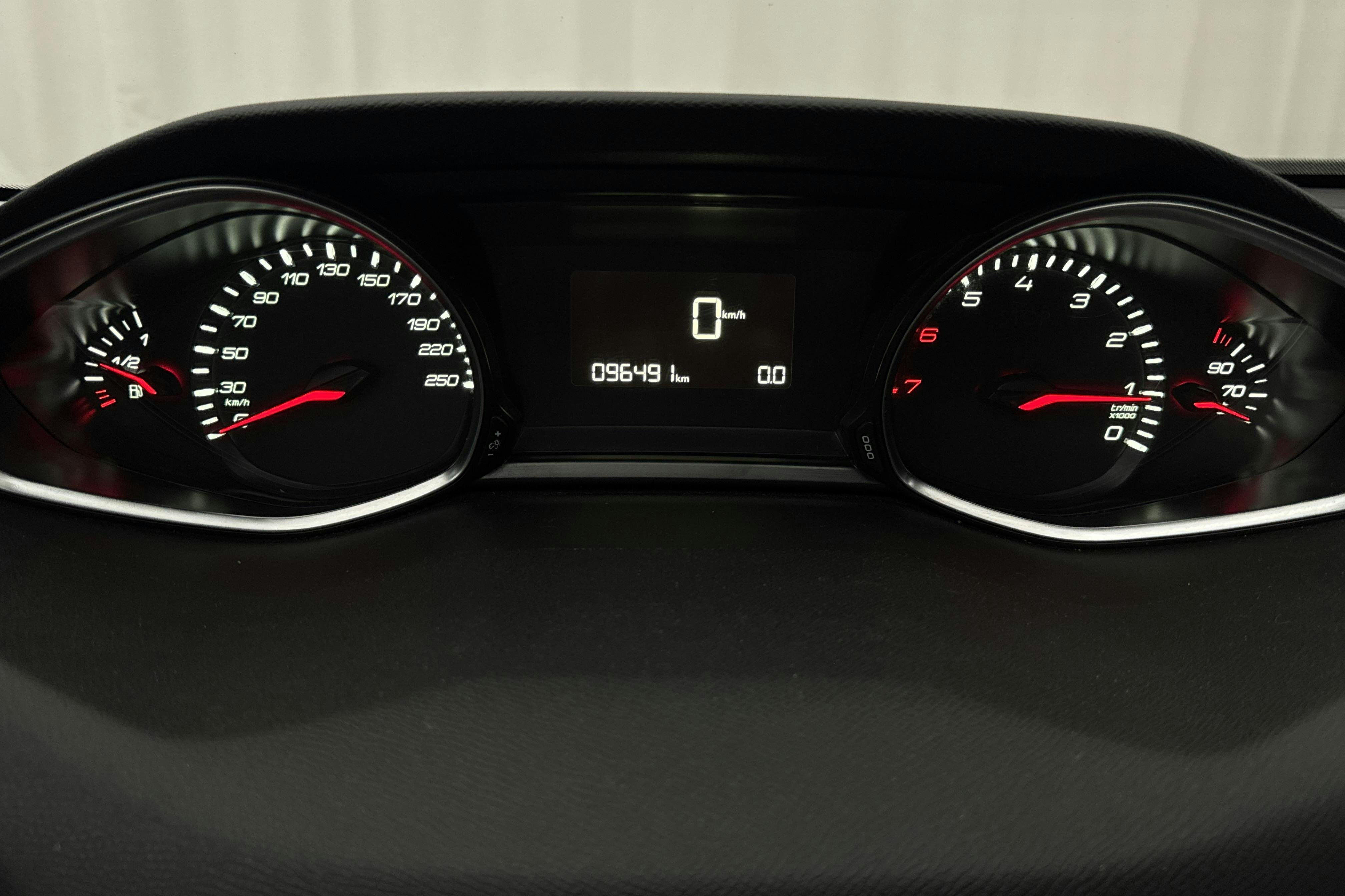 Vehicle Image 10