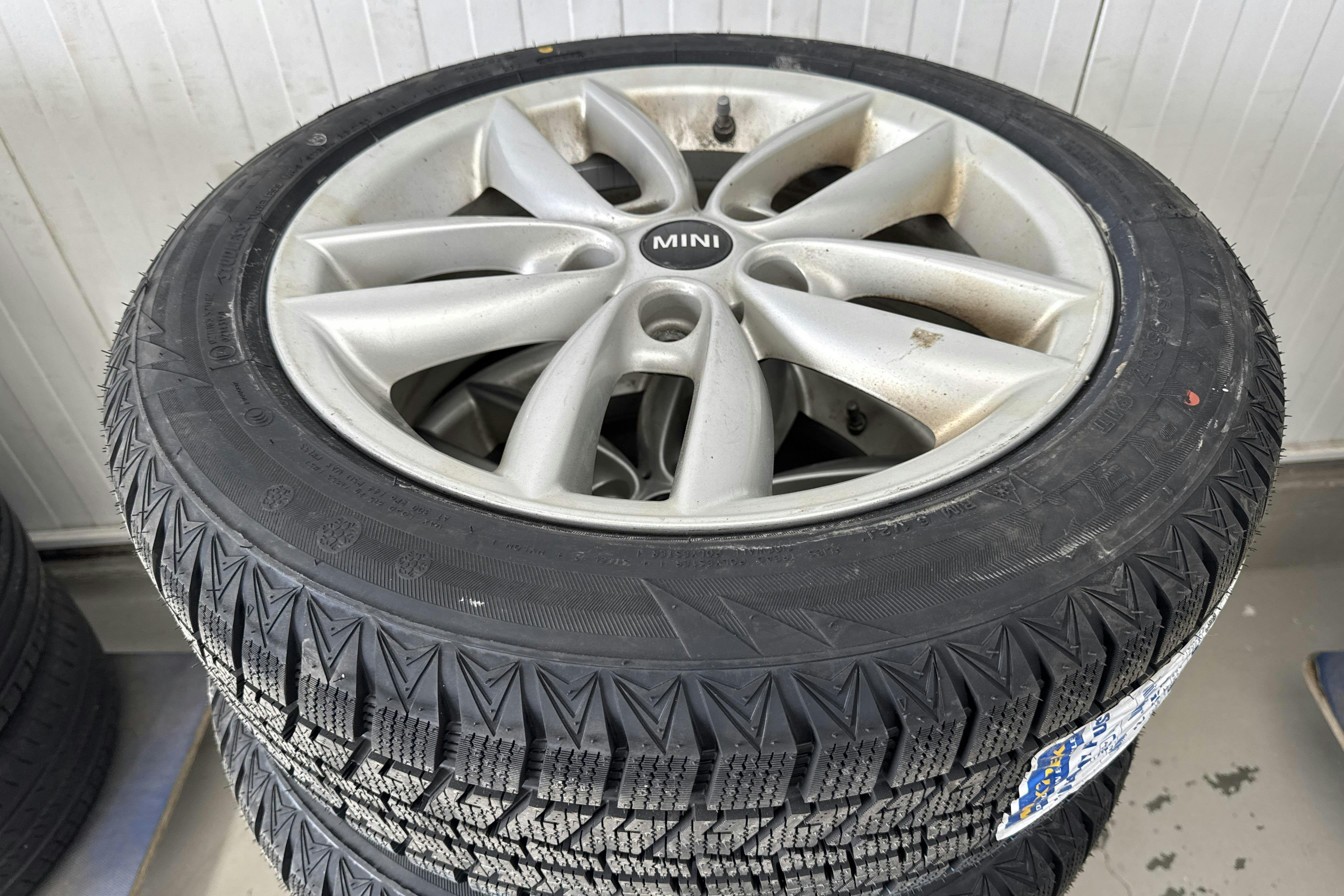Vehicle Image 14
