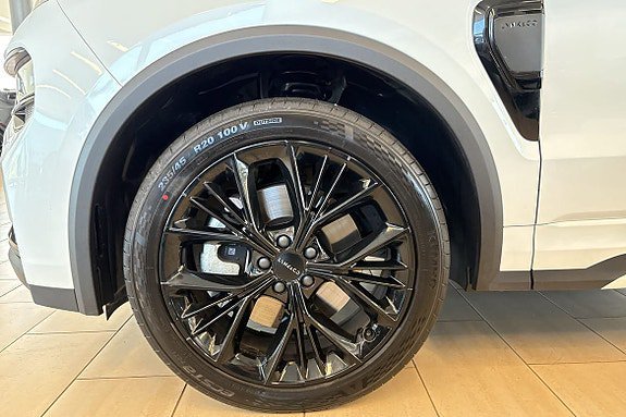 Vehicle Image 17