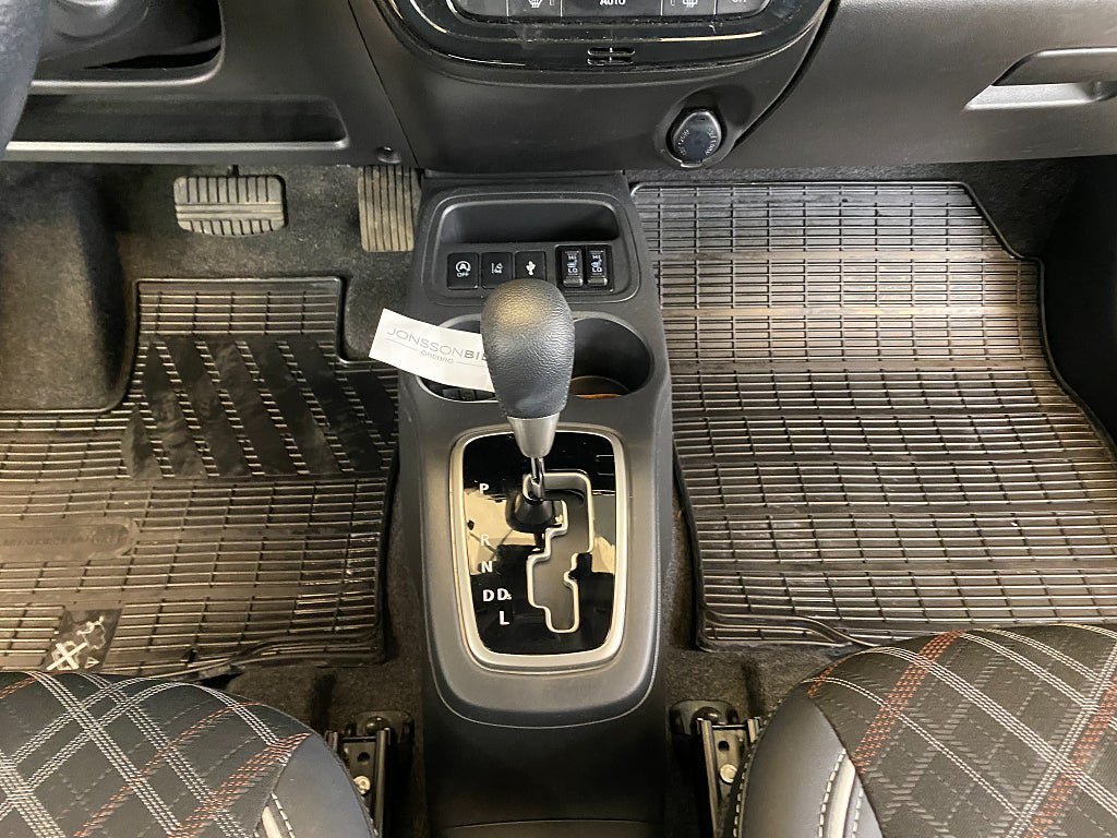 Vehicle Image 13