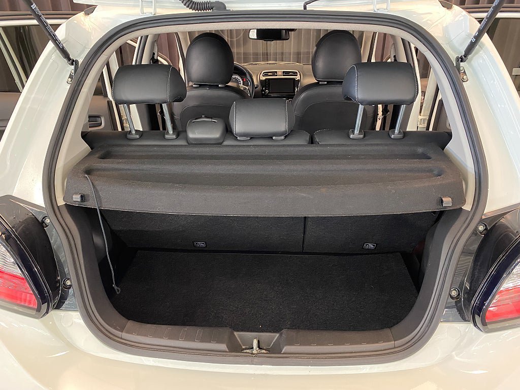 Vehicle Image 42