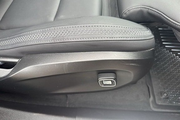 Vehicle Image 24