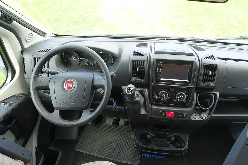 Vehicle Image 28