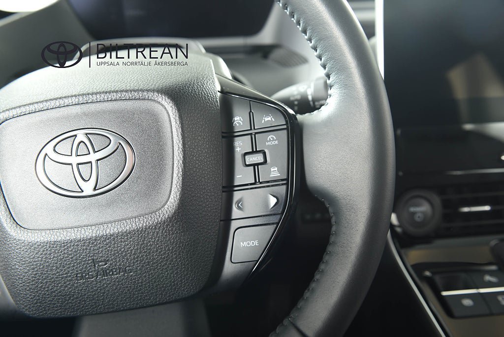 Vehicle Image 16