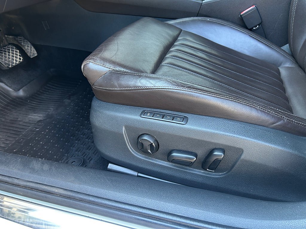 Vehicle Image 17