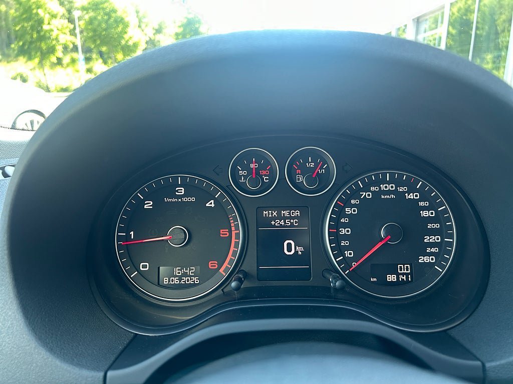 Vehicle Image 16