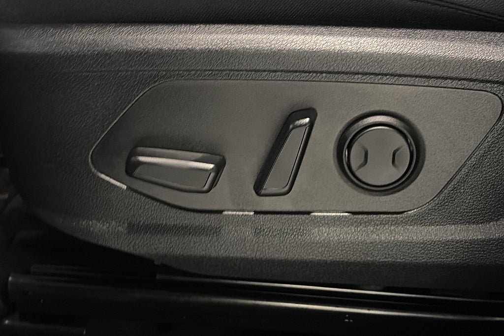 Vehicle Image 24