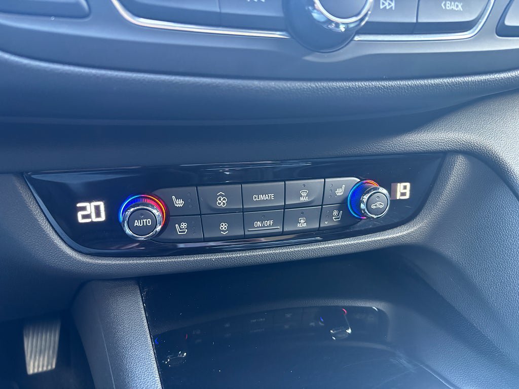 Vehicle Image 24