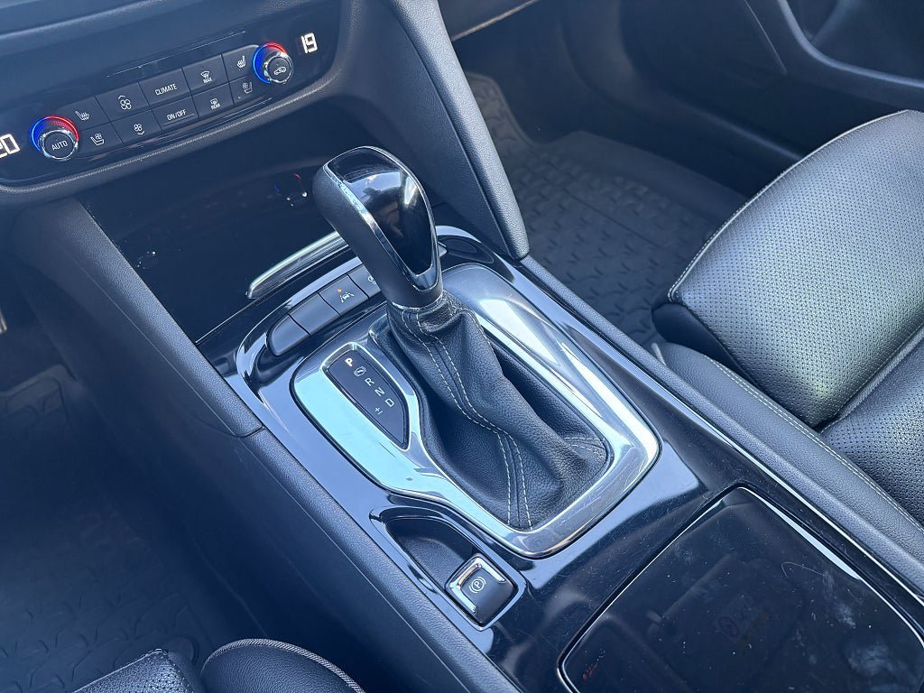 Vehicle Image 25