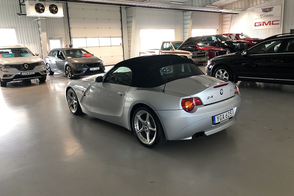 Vehicle Image 4