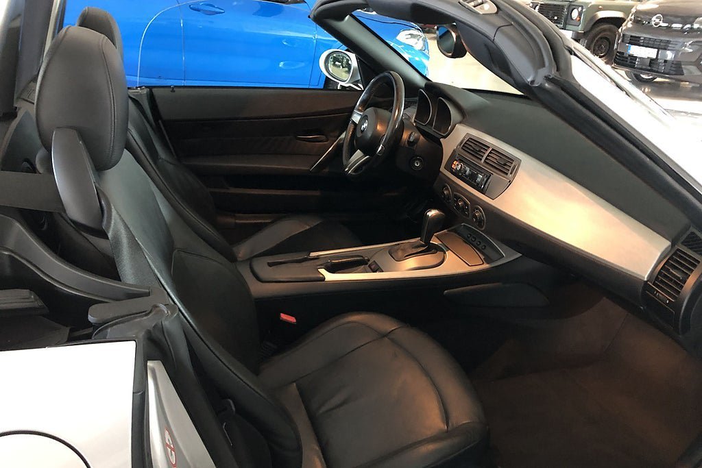 Vehicle Image 8
