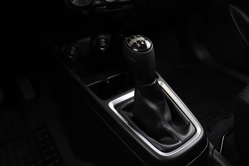 Vehicle Image 12