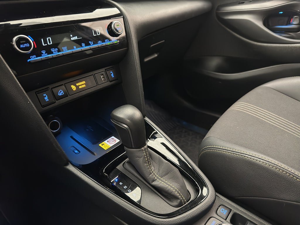 Vehicle Image 25