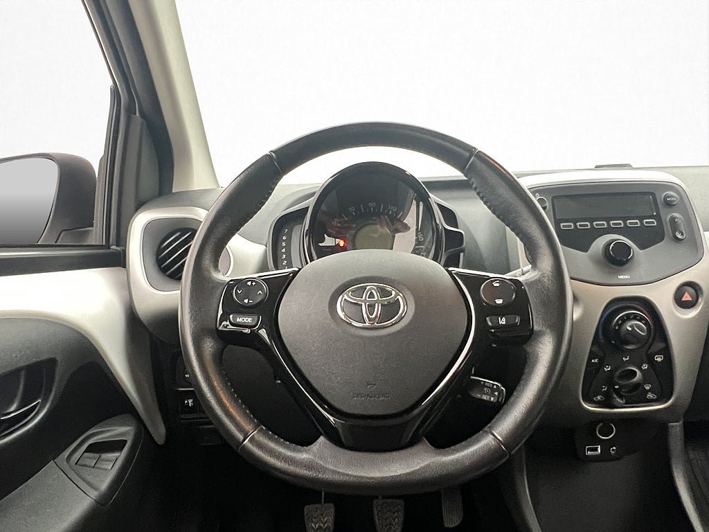 Vehicle Image 13