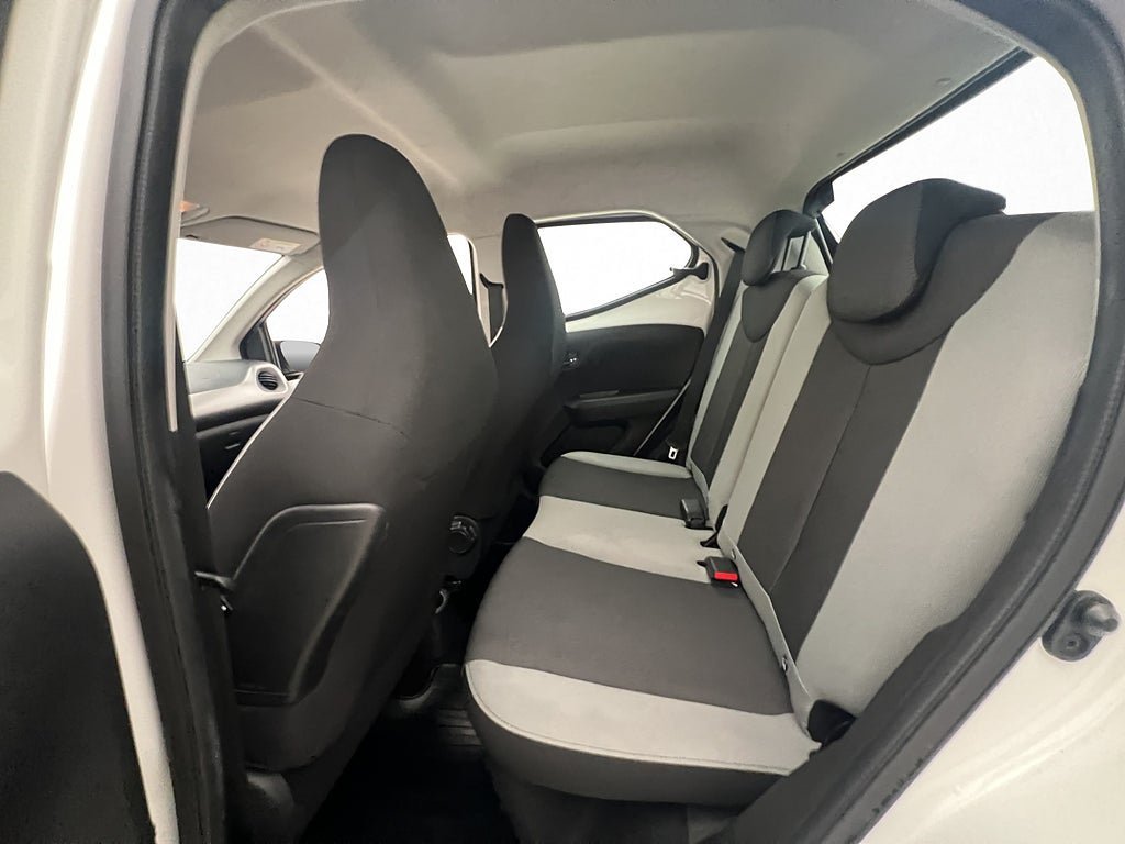 Vehicle Image 21