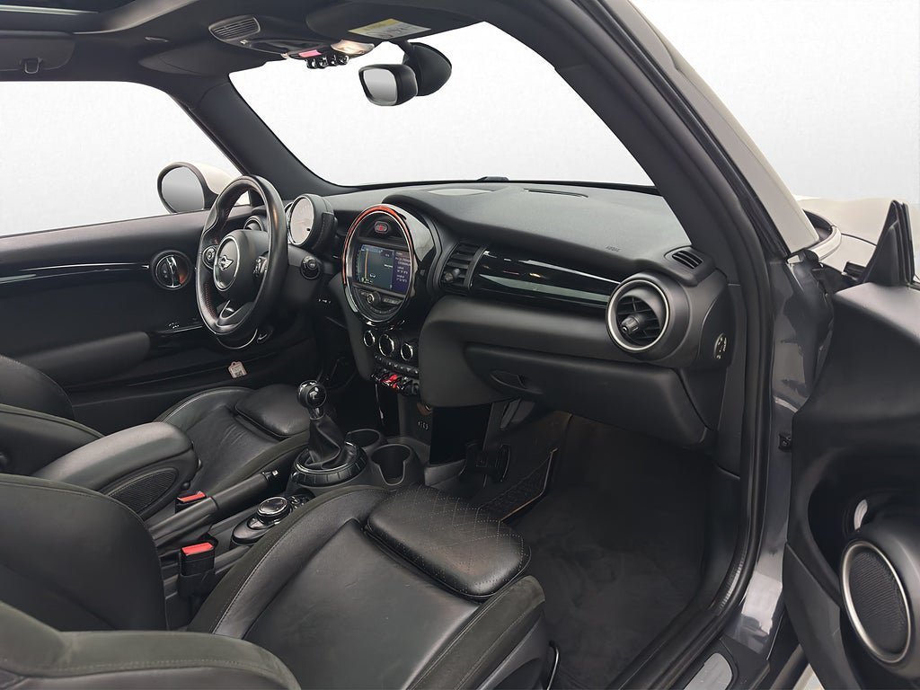Vehicle Image 24
