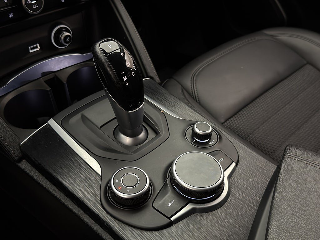 Vehicle Image 24