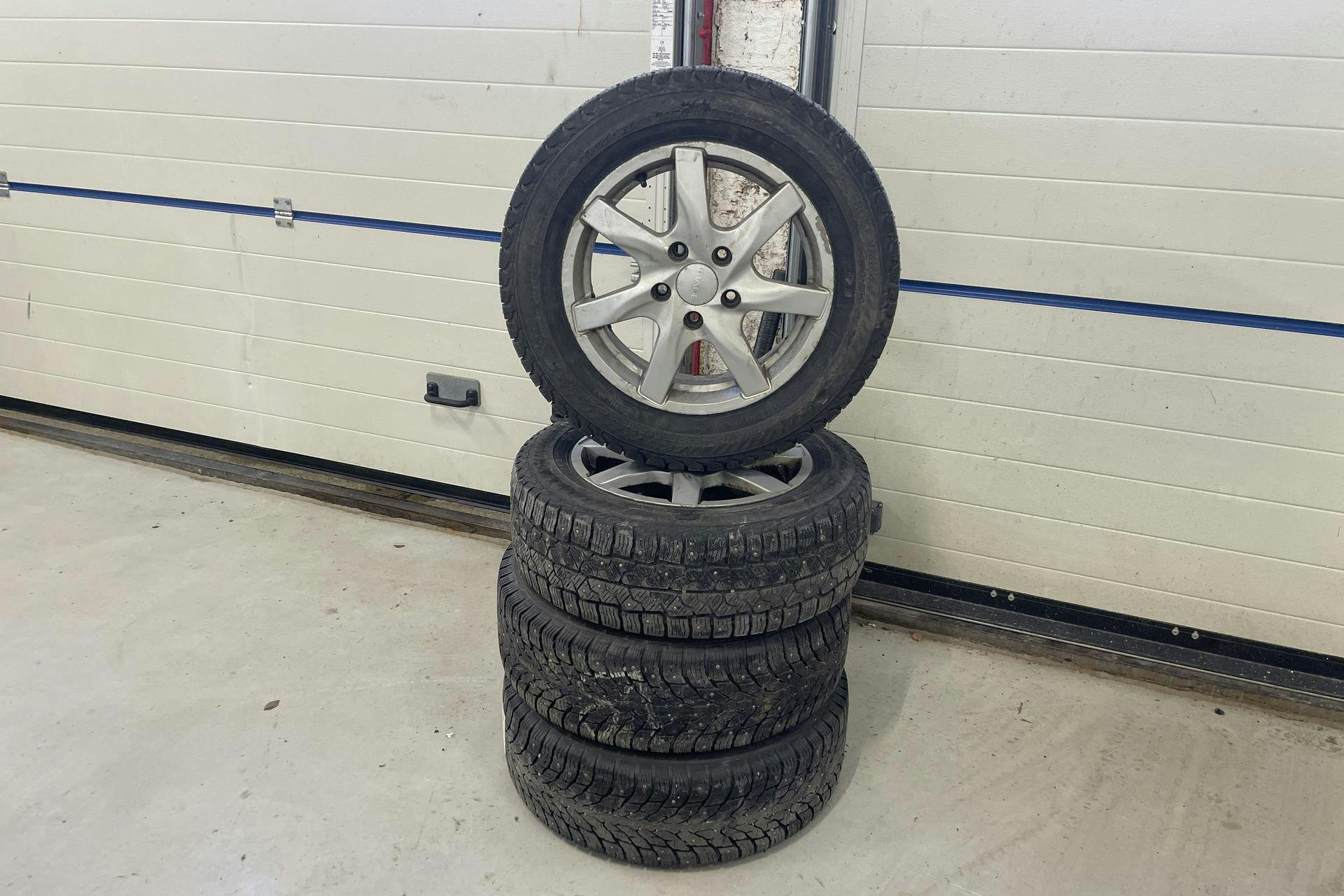 Vehicle Image 12